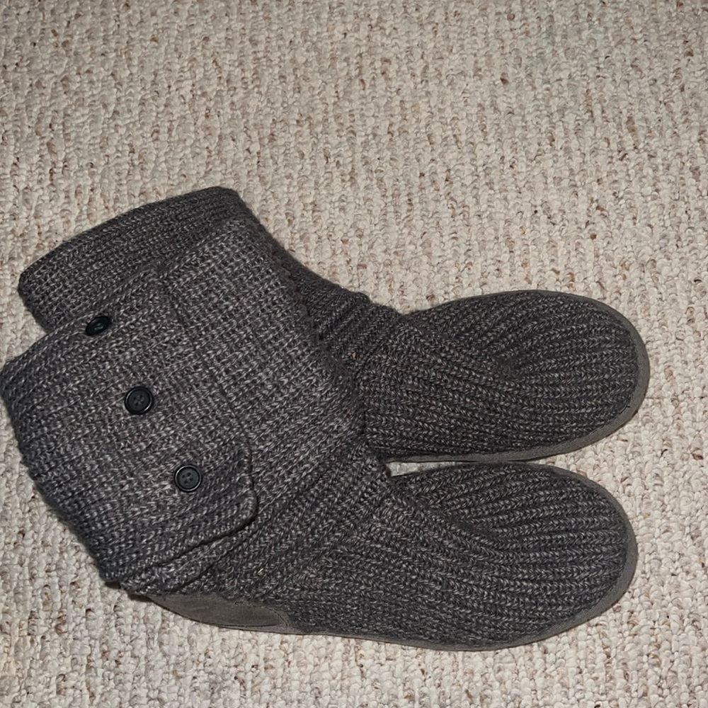 Gray knit Ugg boots